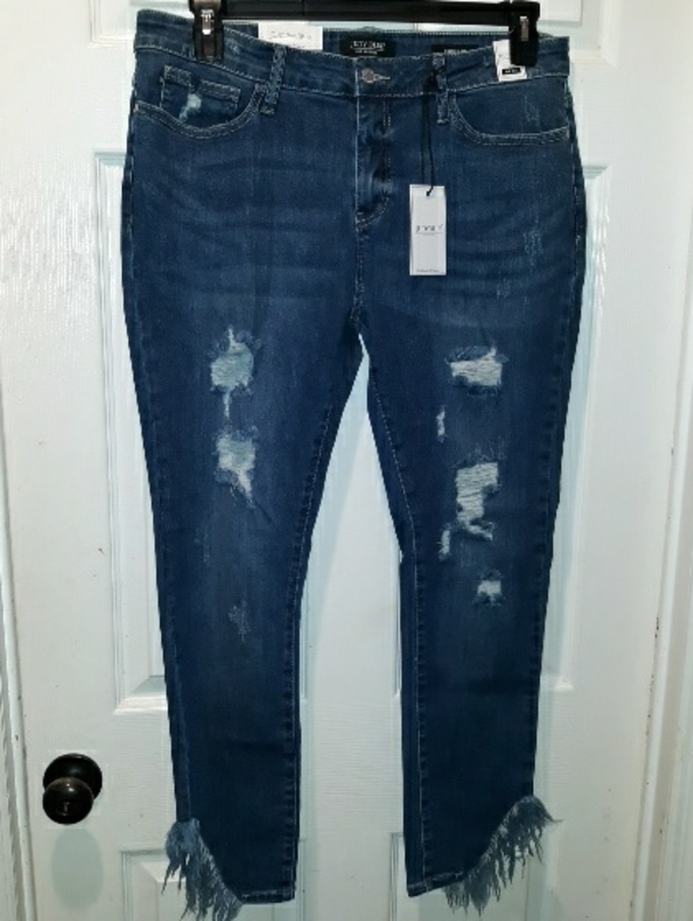 Judy Blue "Skinny Fit" Mid-Rise Distressed/Destructed Shark Bite Hem JeggingJean